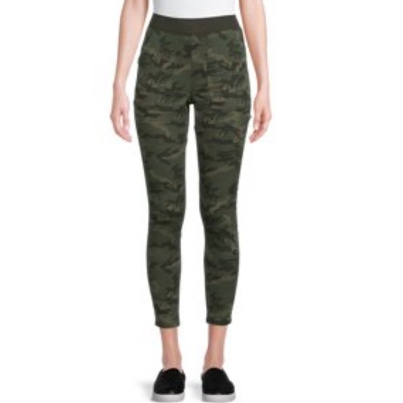 Juniors’ Mid-Rise Jeggings - Picture 1 of 6